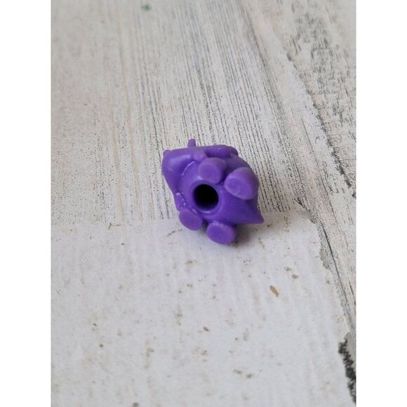Purple miniature rubber Triceratops dinosaur toy figure - Picture 4 of 4